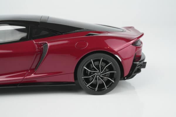 GT Spirit 1:18 McLaren GTS Red 2023 (GT971) Limited Edition Resin Model 18 GT Spirit 1:18 McLaren GTS Red 2023 (GT971) resin model – side detail