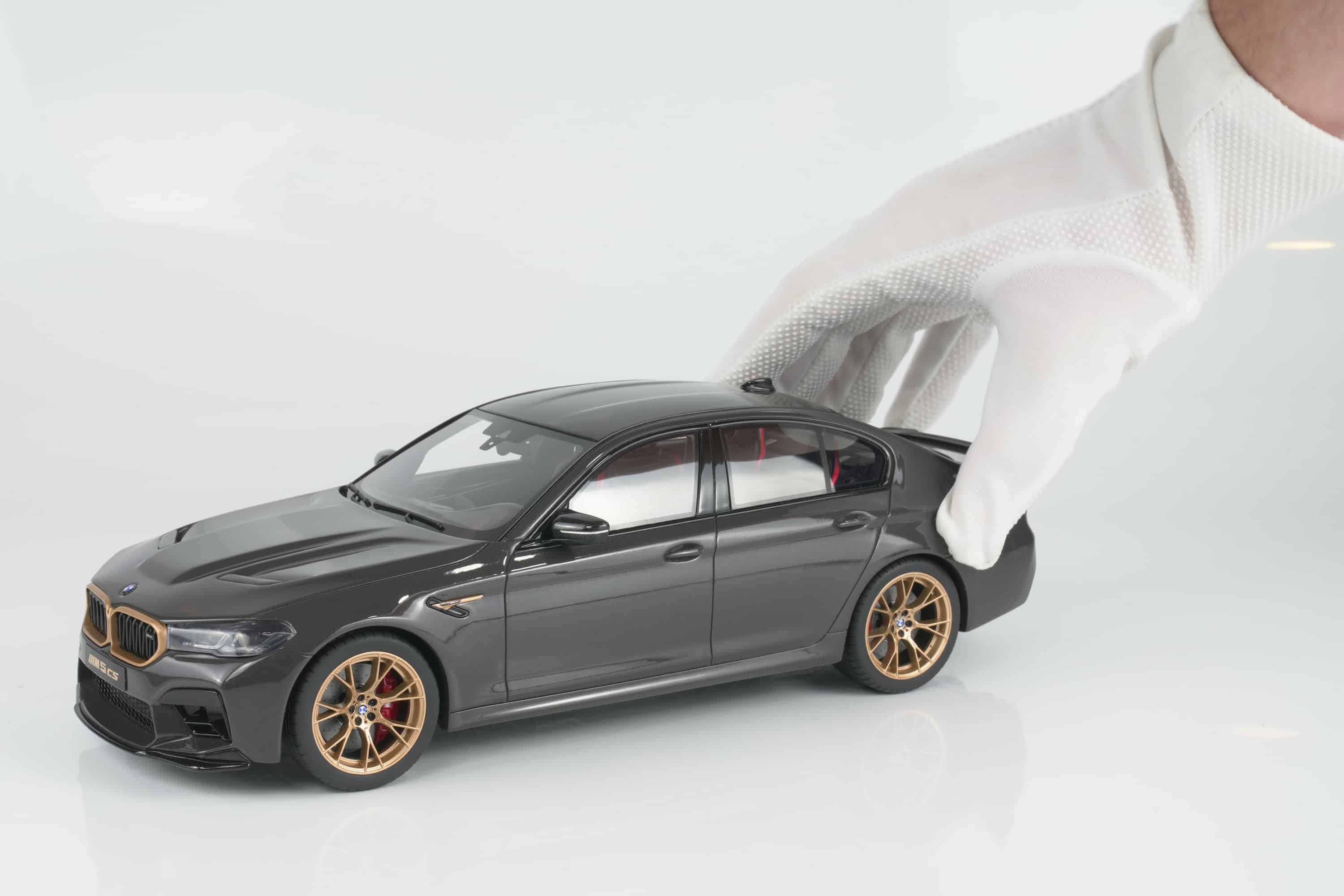 GT Spirit 1:18 BMW M5 CS Grey 2021 (GT993) Limited Edition Resin Model 3 GT Spirit 1:18 BMW M5 CS Grey 2021 (GT993) resin model – held in white-gloved hand for scale