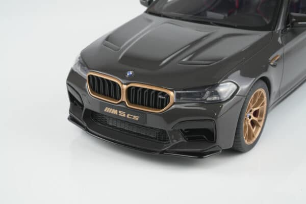 GT Spirit 1:18 BMW M5 CS Grey 2021 (GT993) Limited Edition Resin Model 18 GT Spirit 1:18 BMW M5 CS Grey 2021 (GT993) resin model – front detail – gold kidney grille