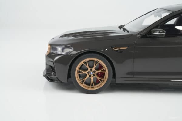 GT Spirit 1:18 BMW M5 CS Grey 2021 (GT993) Limited Edition Resin Model 19 GT Spirit 1:18 BMW M5 CS Grey 2021 (GT993) resin model – front wheel and side detail