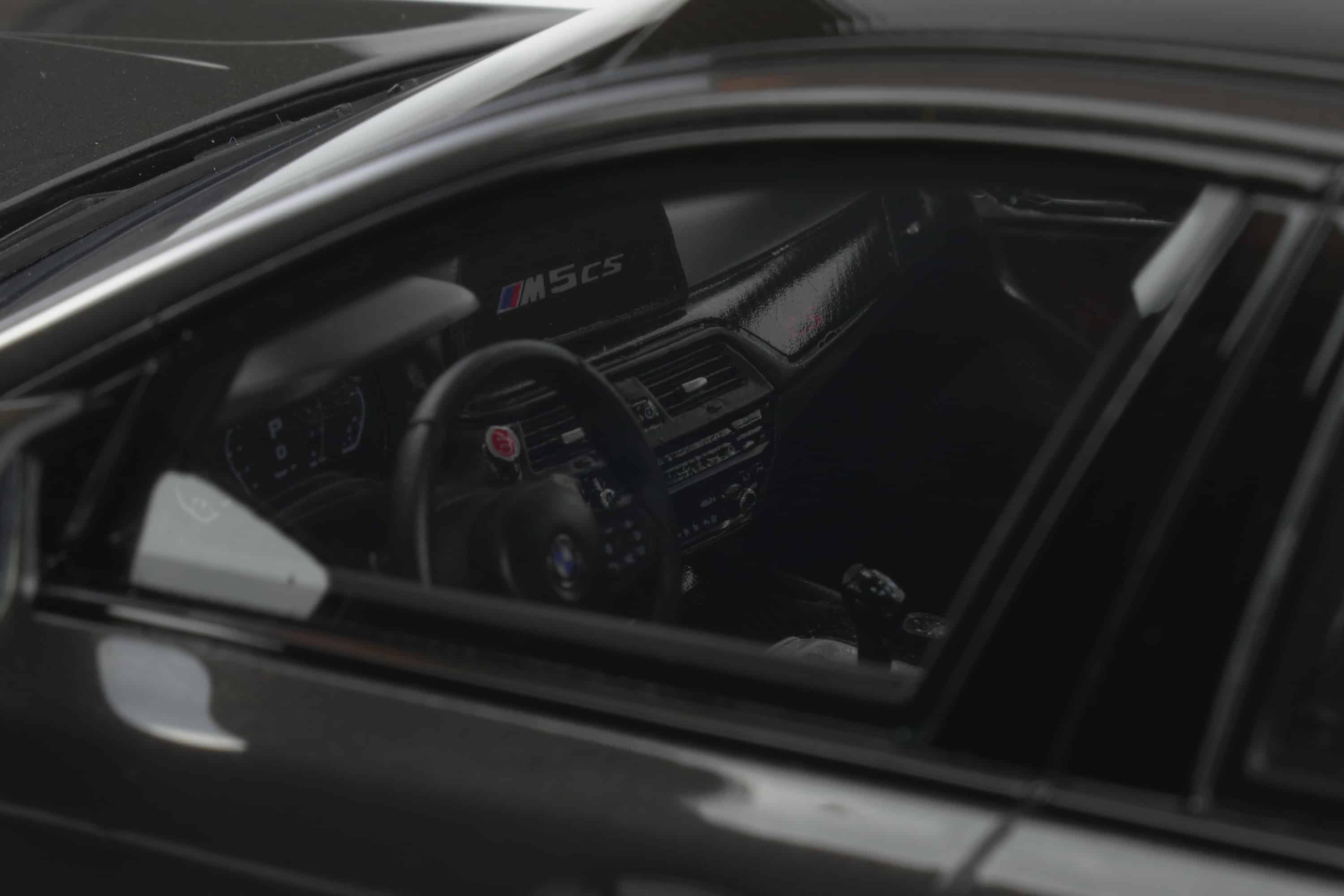 GT Spirit 1:18 BMW M5 CS Grey 2021 (GT993) Limited Edition Resin Model 10 GT Spirit 1:18 BMW M5 CS Grey 2021 (GT993) resin model – interior through side window
