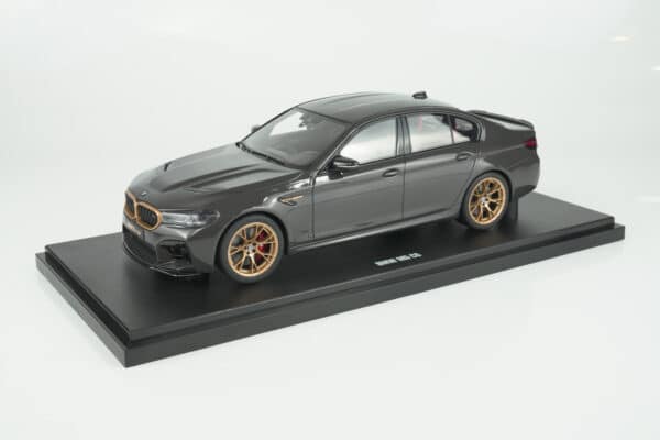 GT Spirit 1:18 BMW M5 CS Grey 2021 (GT993) Limited Edition Resin Model 22 GT Spirit 1:18 BMW M5 CS Grey 2021 (GT993) resin model – on display base