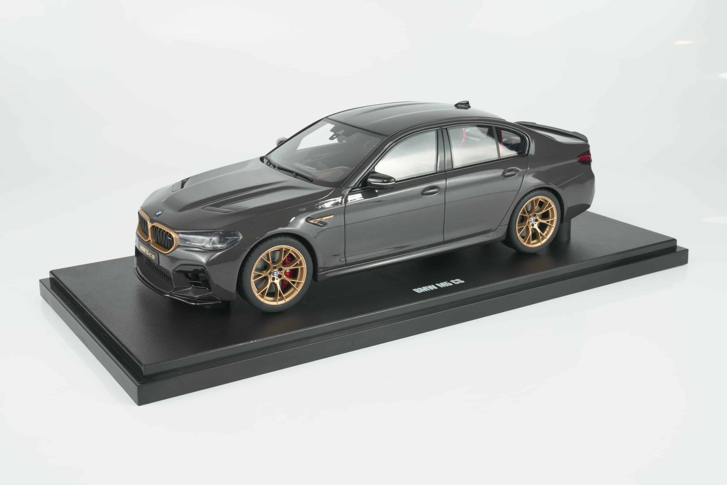 GT Spirit 1:18 BMW M5 CS Grey 2021 (GT993) Limited Edition Resin Model 11 GT Spirit 1:18 BMW M5 CS Grey 2021 (GT993) resin model – on display base