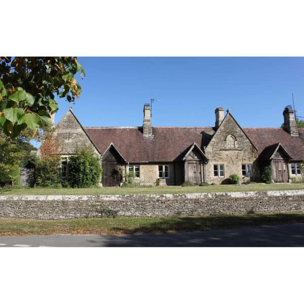 hornby - alms house (r7265) oo gauge