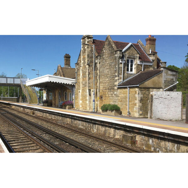 hornby - south eastern railway platform shelter (r7364) oo gauge