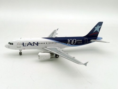 IF320LA0522 - 1/200 LAN AIRLINES AIRBUS A320-233 CC-BAA WITH STAND