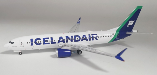 IF738MFI0722 - 1/200 ICELANDAIR TF-ICP BOEING 737-8 MAX WITH STAND