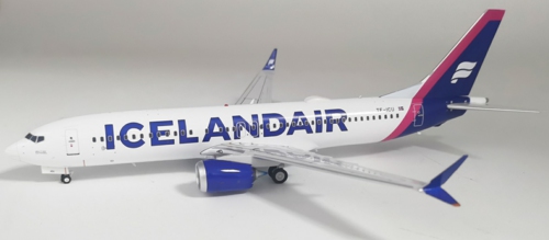 IF738MFI1122 - 1/200 ICELANDAIR BOEING 737-8 MAX TF-ICU WITH STAND
