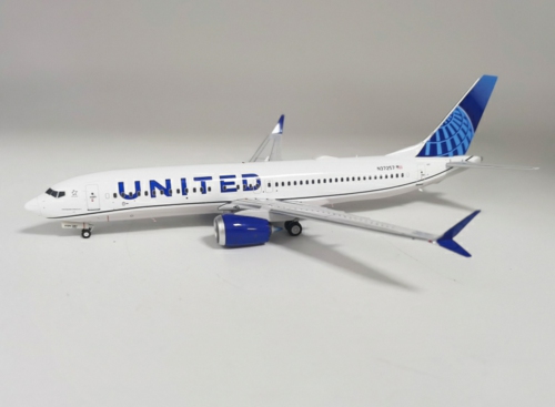 IF738MUA1022 - 1/200 UNITED AIRLINES BOEING 737-8 MAX N37257 WITH STAND