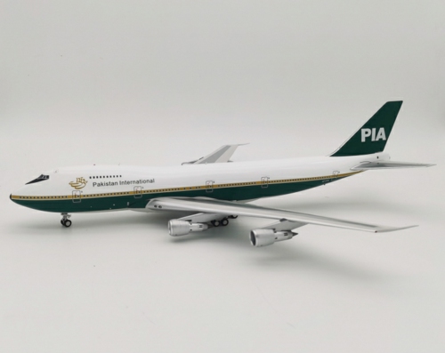 IF742PK1220 - 1/200 PIA BOEING 747-200 AP-AYW WITH STAND