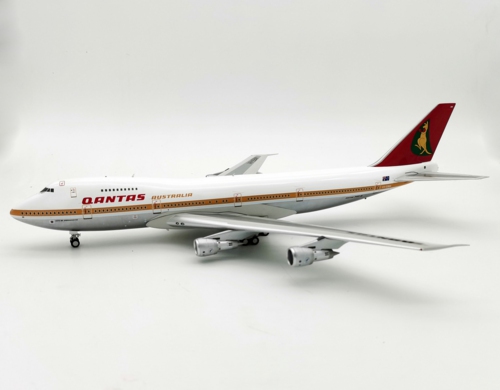 IF742QF0721P - 1/200 QANTAS BOEING 747-200 VH-EBM POLISHED WITH STAND