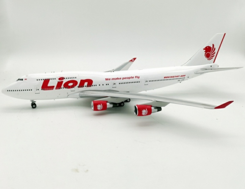 IF744JT0422 - 1/200 LION AIRLINES BOEING 747-412 PK-LHG WITH STAND
