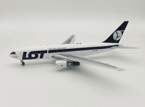 IF762LO0122 - 1/200 LOT - POLISH AIRLINES BOEING 767-25D/ER SP-LOA WITH STAND
