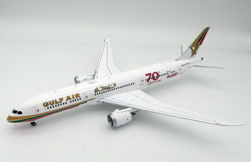 IF789GF50 - 1/200 GULF AIR BOEING 787-9 DREAMLINER A9C-FG 70TH ANNIVERSARY WITH STAND
