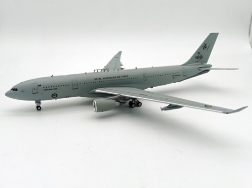 IFMRTTRAAF002 - 1/200 AUSTRALIA - AIR FORCE AIRBUS KC-30A (A330-203MRTT) A39-002 WITH STAND