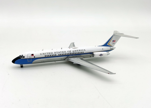 IFVC9USAF81 - 1/200 USA - AIR FORCE MCDONNELL DOUGLAS VC-9C (DC-9-32) N681AL WITH STAND