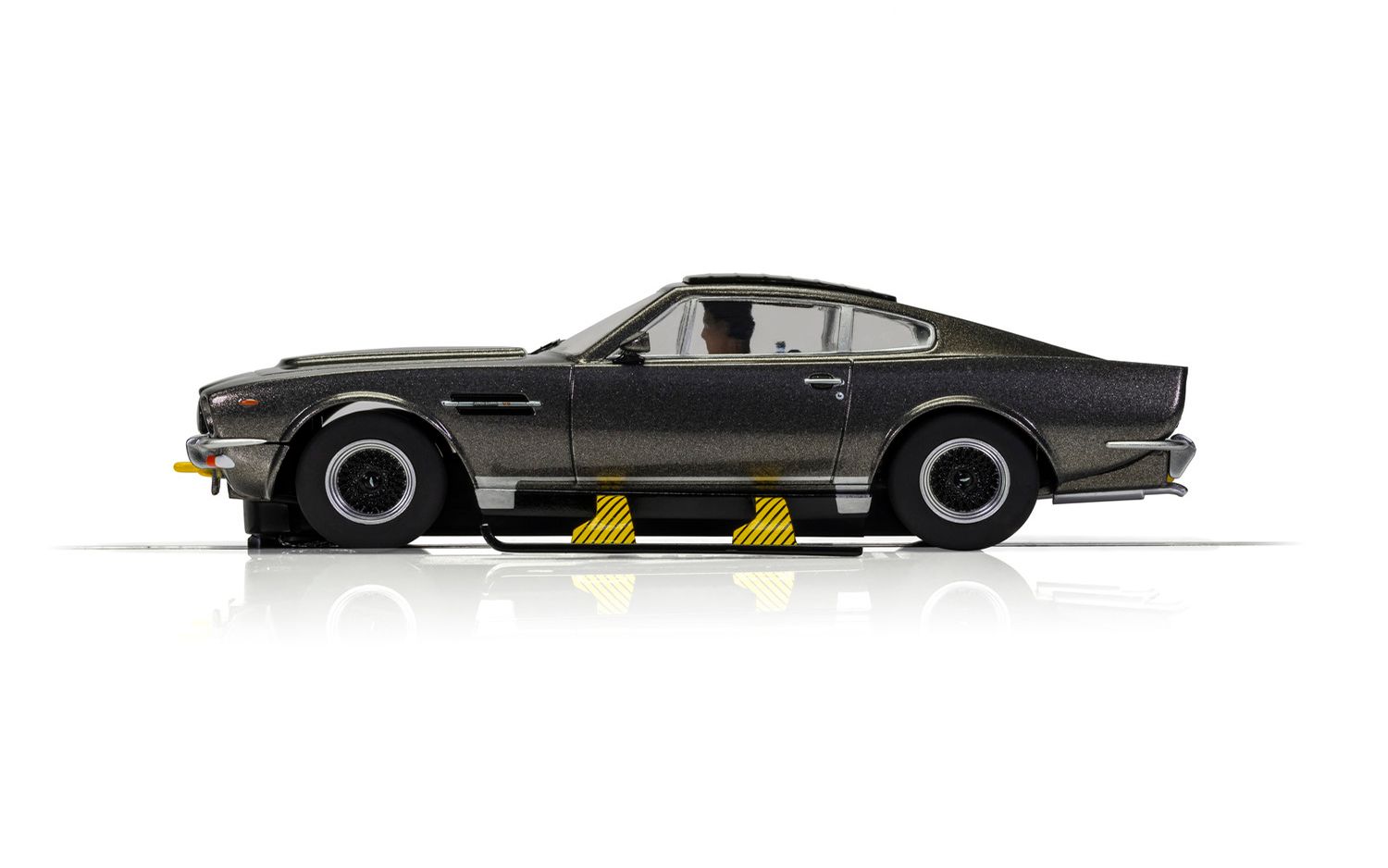 Scalextric (C4239) - James Bond Aston Martin V8 - The Living Daylights - 1:32 Slot Car
