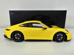 minichamps - 1:18 porsche 911 gt3 touring yellow (2022)