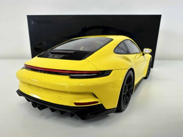 minichamps - 1:18 porsche 911 gt3 touring yellow (2022)