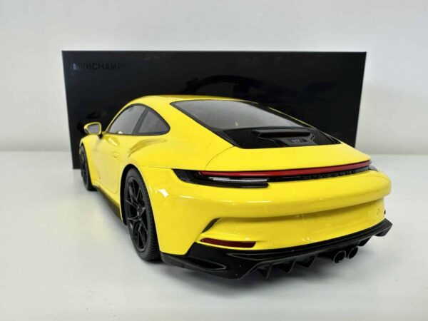 minichamps - 1:18 porsche 911 gt3 touring yellow (2022)