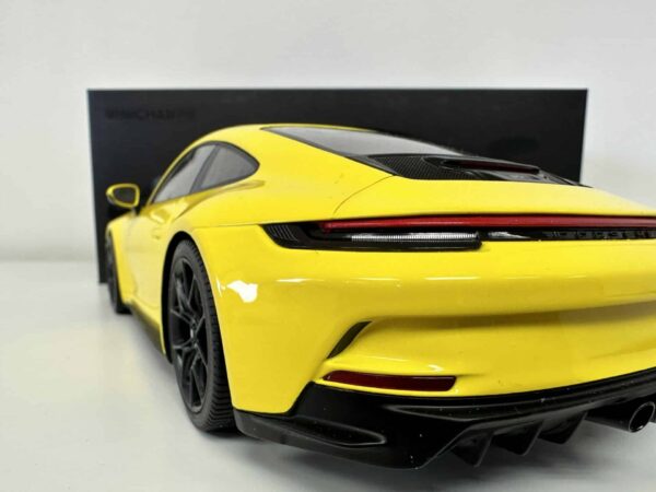 minichamps - 1:18 porsche 911 gt3 touring yellow (2022)