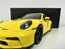 minichamps - 1:18 porsche 911 gt3 touring yellow (2022)