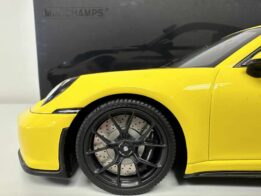 minichamps - 1:18 porsche 911 gt3 touring yellow (2022)