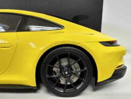 minichamps - 1:18 porsche 911 gt3 touring yellow (2022)