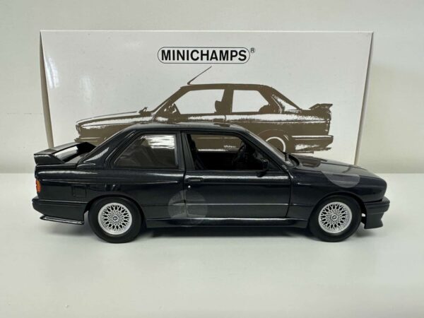 minichamps - 1:18 bmw m3 (e30) - 1987 - azul metalizado