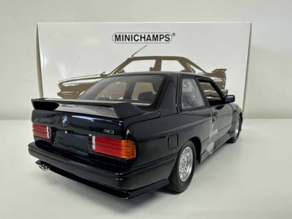 minichamps - 1:18 bmw m3 (e30) - 1987 - azul metalizado