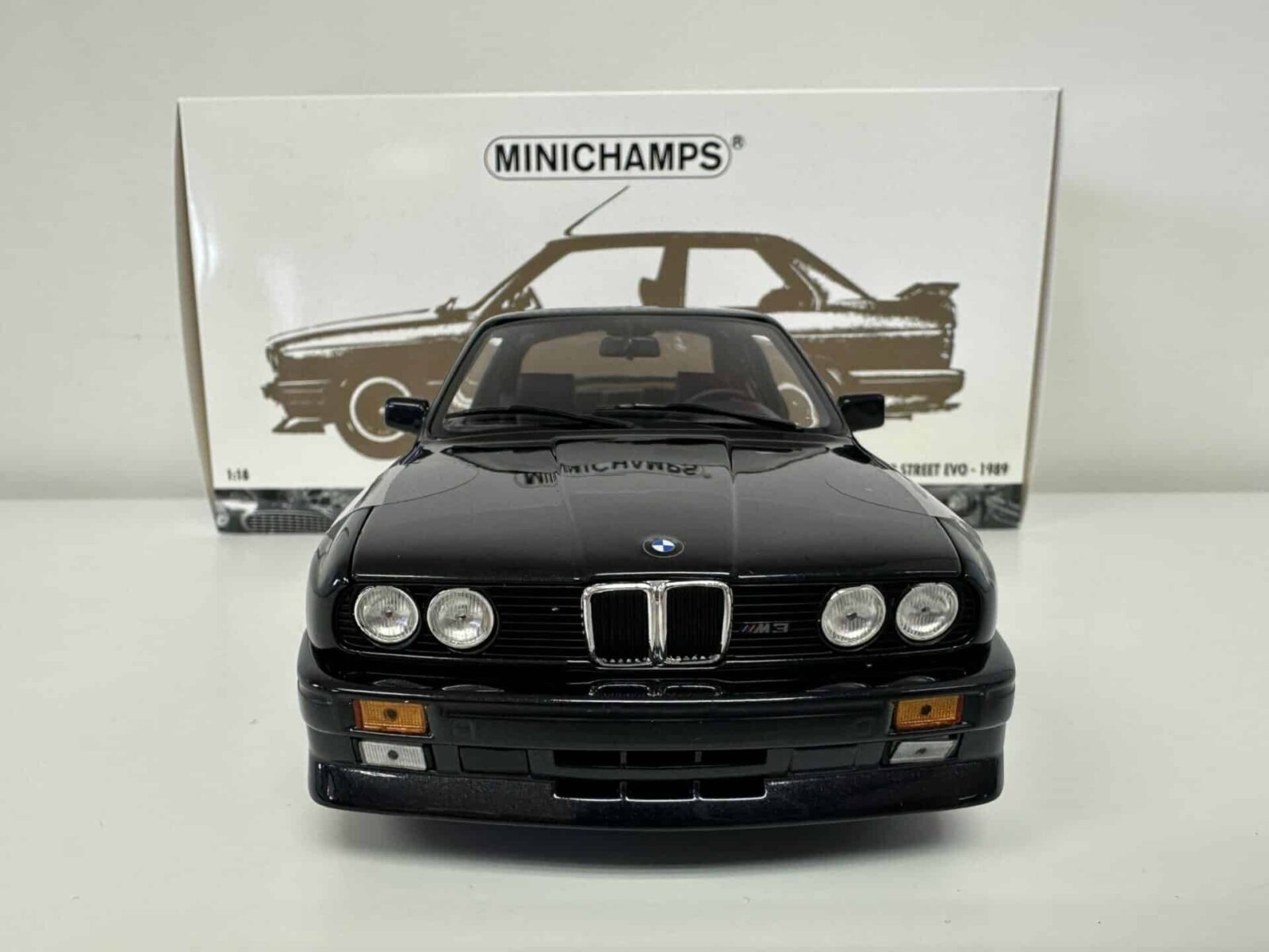 Minichamps - 1:18 BMW M3 (E30) - 1987 - Blue Metallic
