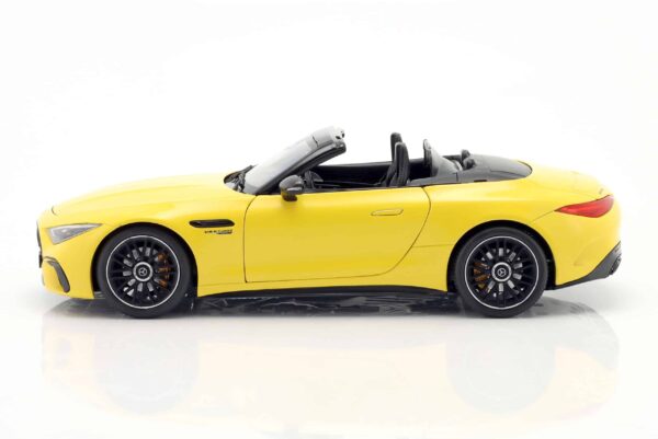 iScale - 1:18 Mercedes-AMG SL 63 AMG 4Matic Sunbathe Yellow - Limited Edition Diecast Model 12 iScale - 1:18 Mercedes-AMG SL 63 AMG 4Matic Sunbathe Yellow - Limited Edition Diecast Model