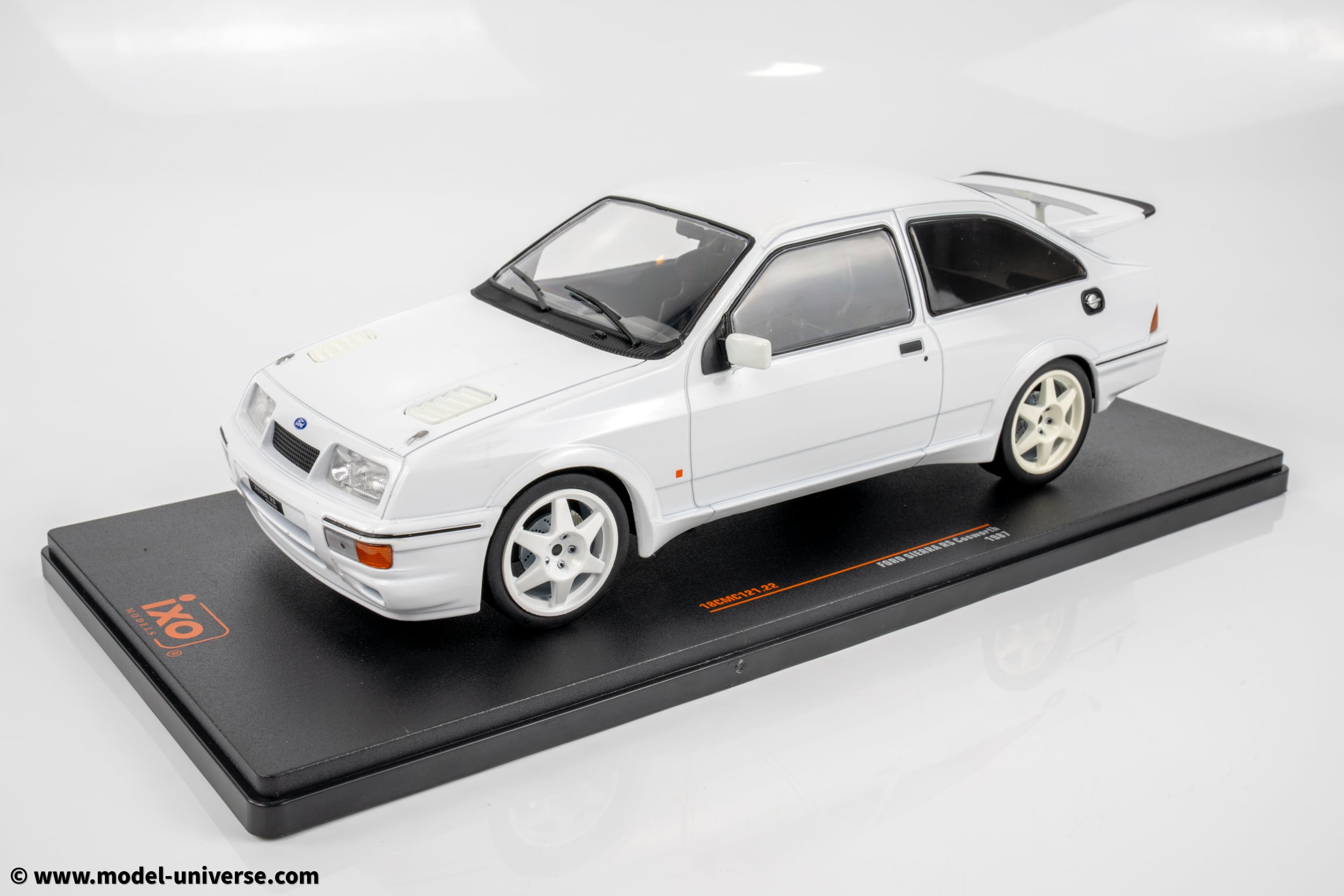 Ixo - 1:18 Ford Sierra RS Cosworth White (1988) - Diecast Model | eBay