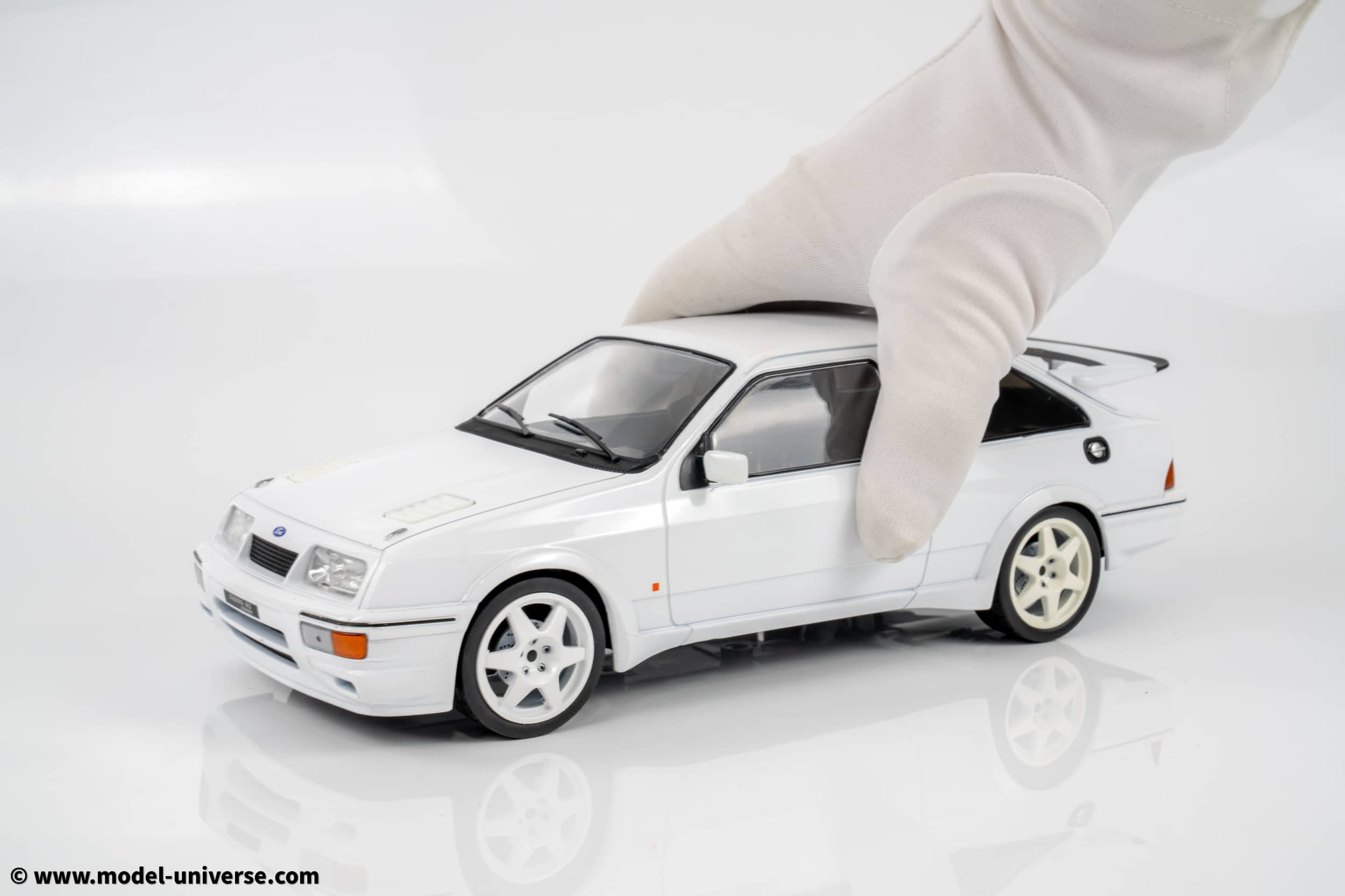 Ixo - 1:18 Ford Sierra RS Cosworth White (1988) - Diecast Model | eBay