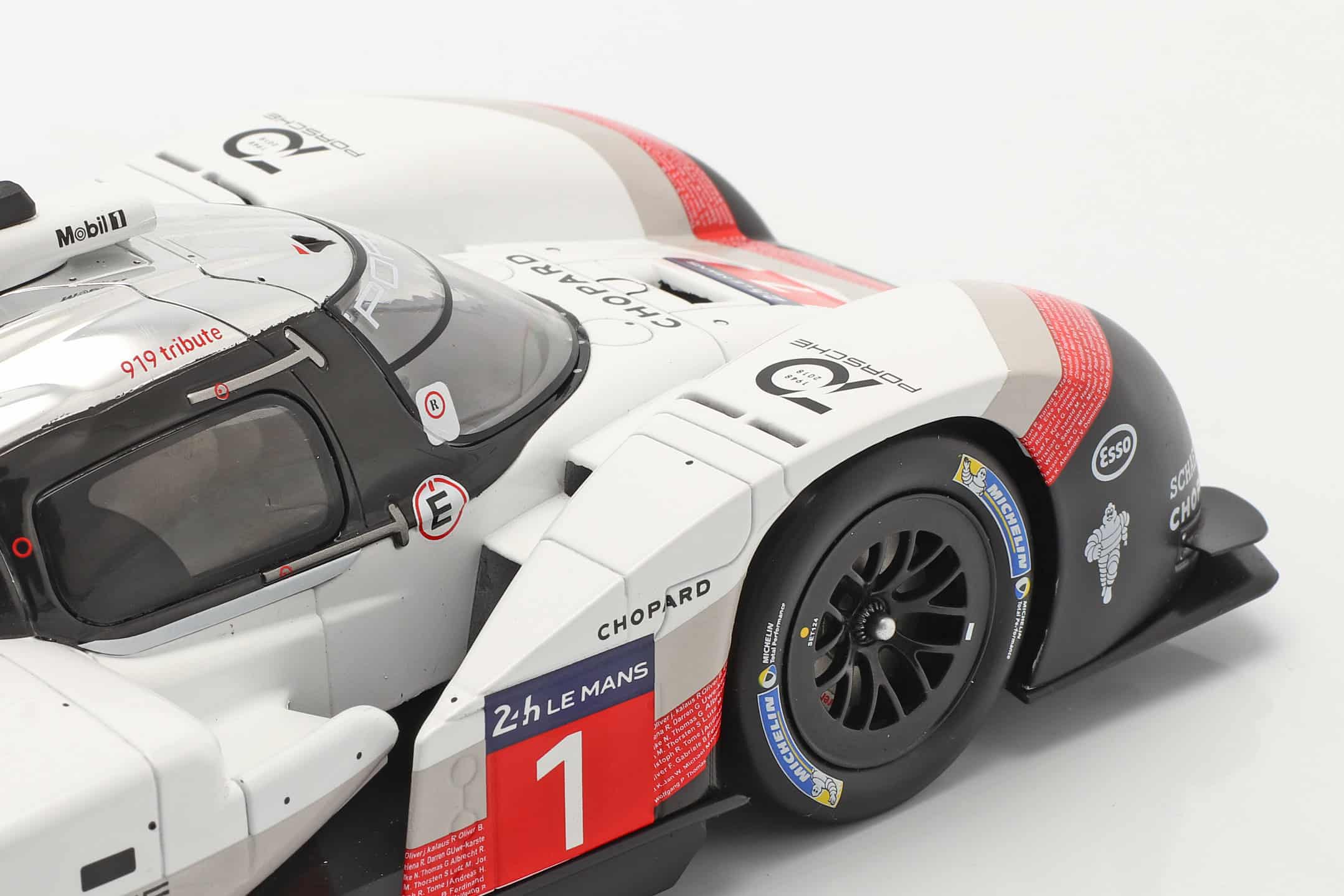 Porsche 919 Hybrid Evo No.1 Record Lap Nurburgring 2018 Timo Bernhard - 1:18 Scale Diecast Model by Ixo 7 Porsche 919 Hybrid Evo No.1 Record Lap Nurburgring 2018 Timo Bernhard - 1:18 Scale Diecast Model by Ixo