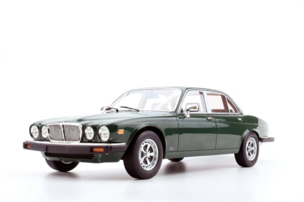 Jaguar xj6 1982 green 1:18 diecast model LS Collectibles