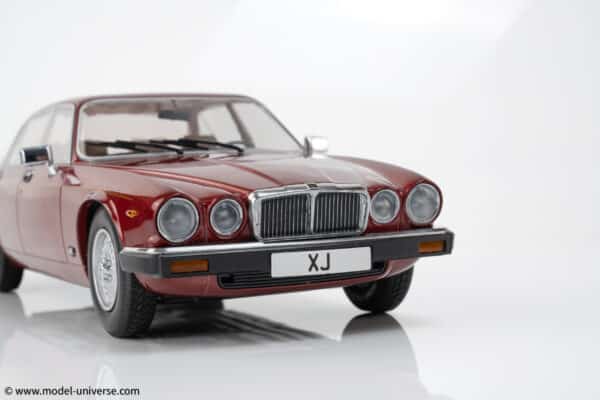 MCG - 1:18 Jaguar XJ6 Series III Dark Red Metallic 1979 - Diecast Model