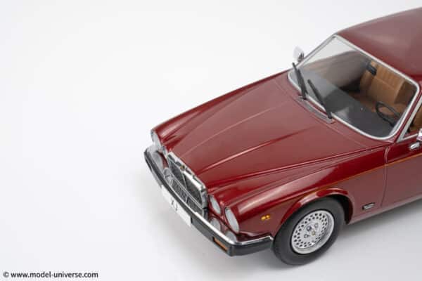 MCG - 1:18 Jaguar XJ6 Series III Dark Red Metallic 1979 - Diecast Model