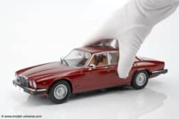MCG - 1:18 Jaguar XJ6 Series III Dark Red Metallic 1979 - Diecast Model
