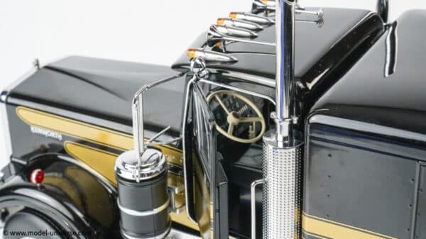 Road Kings - 1:18 Kenworth W900 Gold/Black from "Smokey and the Bandit" - Diecast Model
