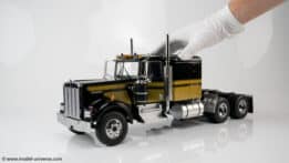 Road Kings - 1:18 Kenworth W900 Gold/Black from