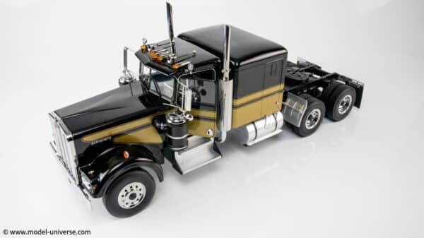 Road Kings - 1:18 Kenworth W900 Gold/Black from "Smokey and the Bandit" - Diecast Model