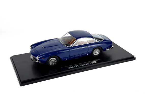 KK Scale 1:18 Ferrari 250 Berlinetta GT Lusso Blue 1962 (KKDC181024) Diecast Model 17 KK Scale 1:18 Ferrari 250 Berlinetta GT Lusso Blue 1962 (KKDC181024) Diecast Model