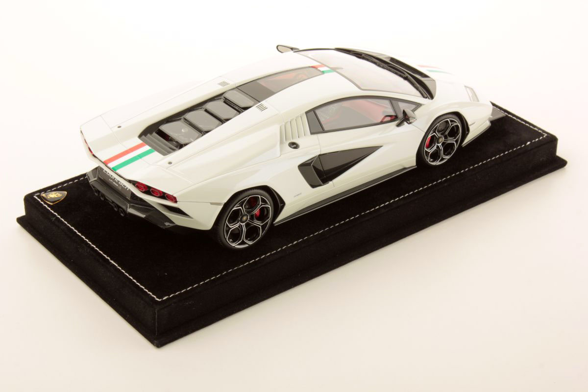 MR Collection 1:18 Lamborghini Countach LPI 800-4 2021 Italian Flag Livery (LAMBO052SE9) Limited Edition Resin Model 2 MR Collection 1:18 Lamborghini Countach LPI 800-4 2021 Italian Flag Livery (LAMBO052SE9) Limited Edition Resin Model - Image 2