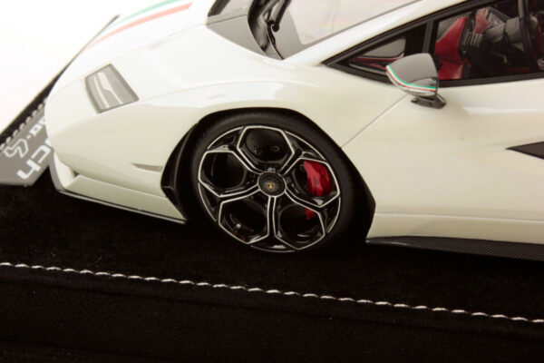 MR Collection 1:18 Lamborghini Countach LPI 800-4 2021 Italian Flag Livery (LAMBO052SE9) Limited Edition Resin Model 10 MR Collection 1:18 Lamborghini Countach LPI 800-4 2021 Italian Flag Livery (LAMBO052SE9) Limited Edition Resin Model