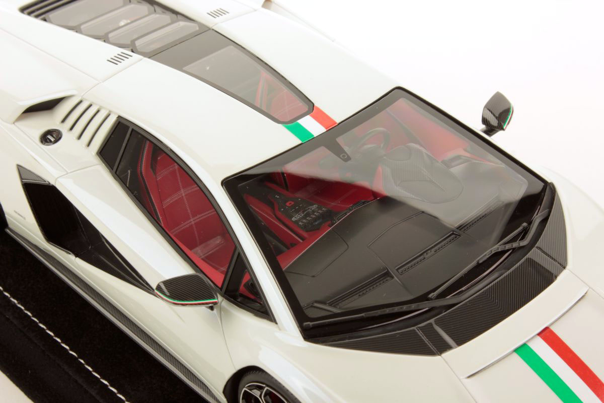 MR Collection 1:18 Lamborghini Countach LPI 800-4 2021 Italian Flag Livery (LAMBO052SE9) Limited Edition Resin Model 6 MR Collection 1:18 Lamborghini Countach LPI 800-4 2021 Italian Flag Livery (LAMBO052SE9) Limited Edition Resin Model - Image 6