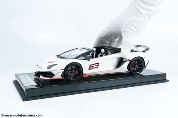 Runner - 1:18 Lamborghini Aventador Roadster SVJ No.63 White - Limited Edition Resin Model
