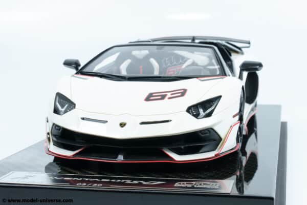 Runner - 1:18 Lamborghini Aventador Roadster SVJ No.63 White - Limited Edition Resin Model