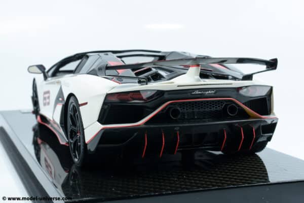 Runner - 1:18 Lamborghini Aventador Roadster SVJ No.63 White - Limited Edition Resin Model