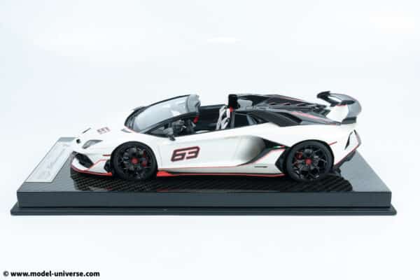Runner - 1:18 Lamborghini Aventador Roadster SVJ No.63 White - Limited Edition Resin Model